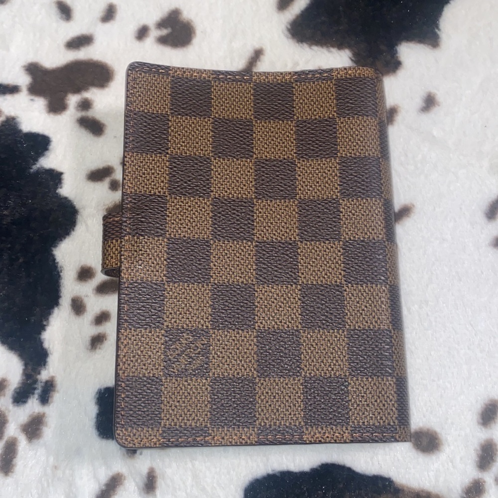 Louis Vuitton - Picture 4 of 5
